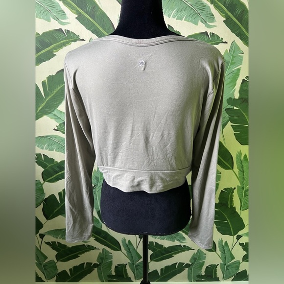 Harmony Balance Sage Green Cross Front Long Sleeve Cropped Top Size L - Picture 3 of 5